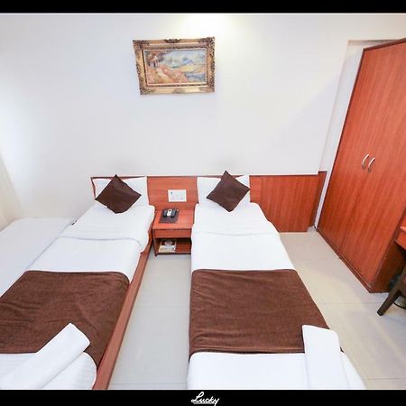 Lucky Hotel Goregaon Mumbai Bagian luar foto